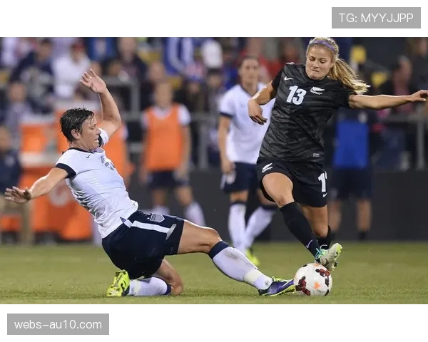 斯特拉斯堡老将菲拉在专栏中写道:“现代足球的防守是一门艺术。” 斯特拉斯堡老将菲拉在专栏中写道:“现代足球的防守是一门艺术。”